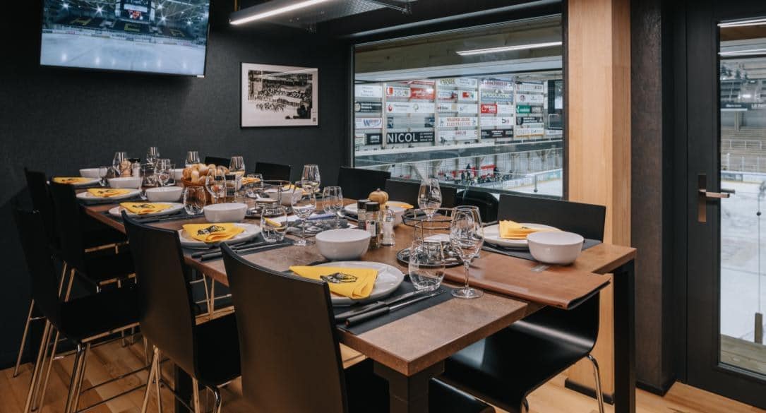 Loge prestige n°1 dressée avec vue sur la glace