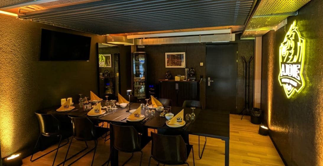 Loge prestige n°2 et son enseigne lumineuse